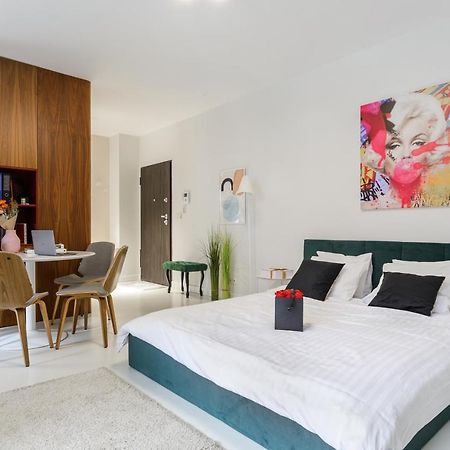 Modern Apartments With Access To The Pool Near Rondo Daszynskiego Station Warsaw Ngoại thất bức ảnh