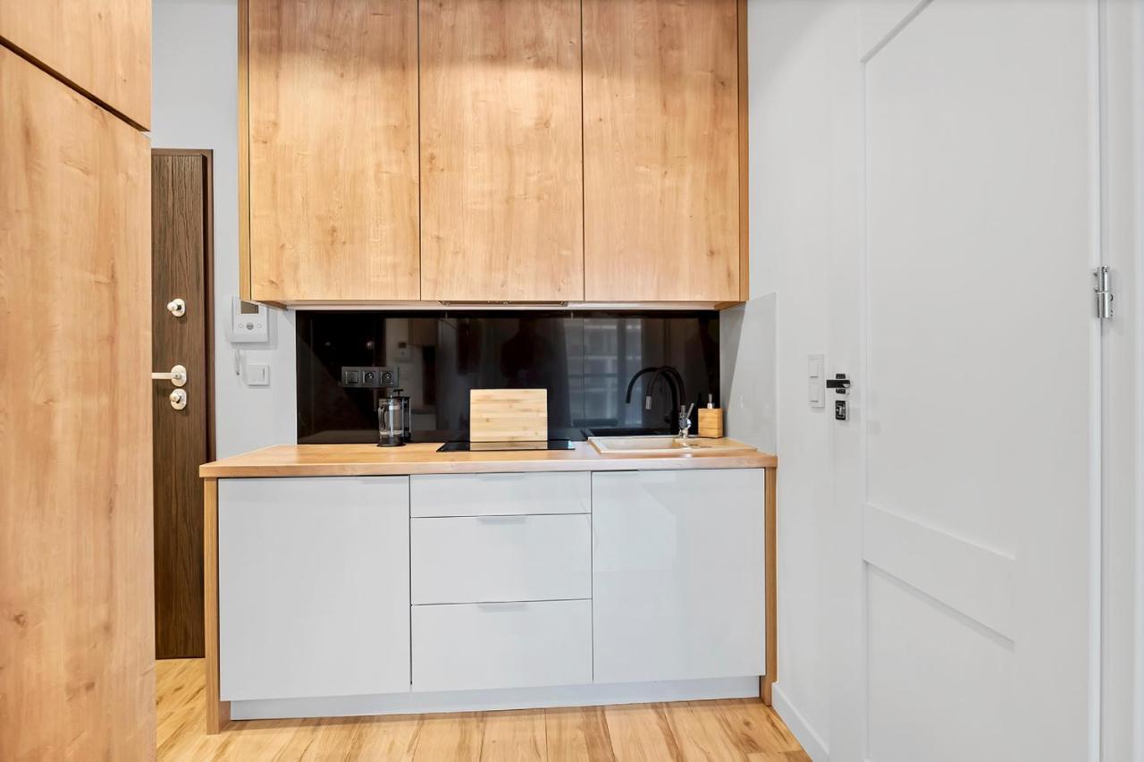 Modern Apartments With Access To The Pool Near Rondo Daszynskiego Station Warsaw Ngoại thất bức ảnh