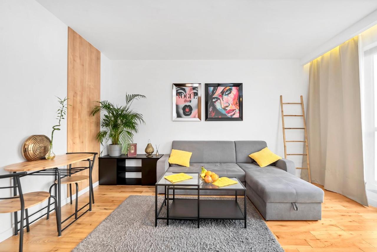 Modern Apartments With Access To The Pool Near Rondo Daszynskiego Station Warsaw Ngoại thất bức ảnh