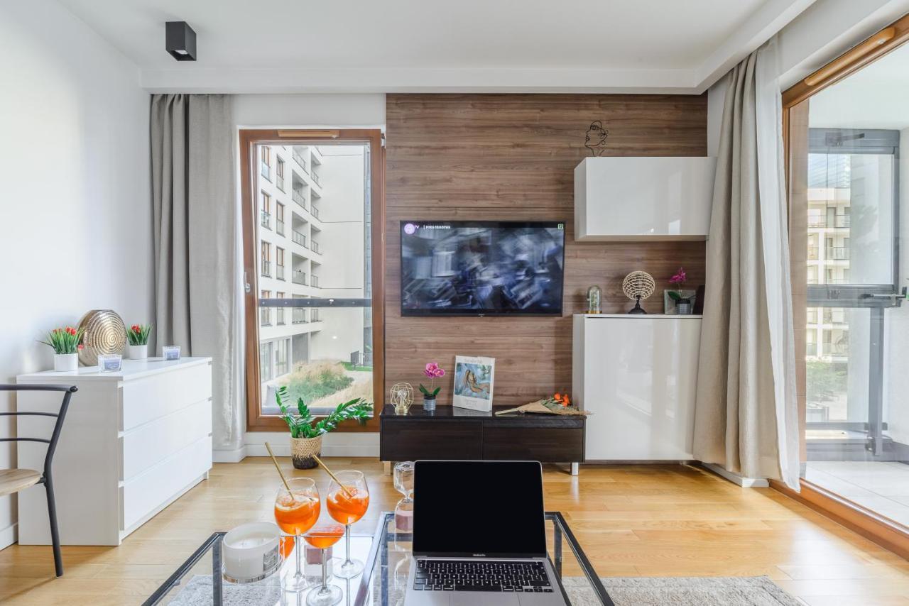 Modern Apartments With Access To The Pool Near Rondo Daszynskiego Station Warsaw Ngoại thất bức ảnh