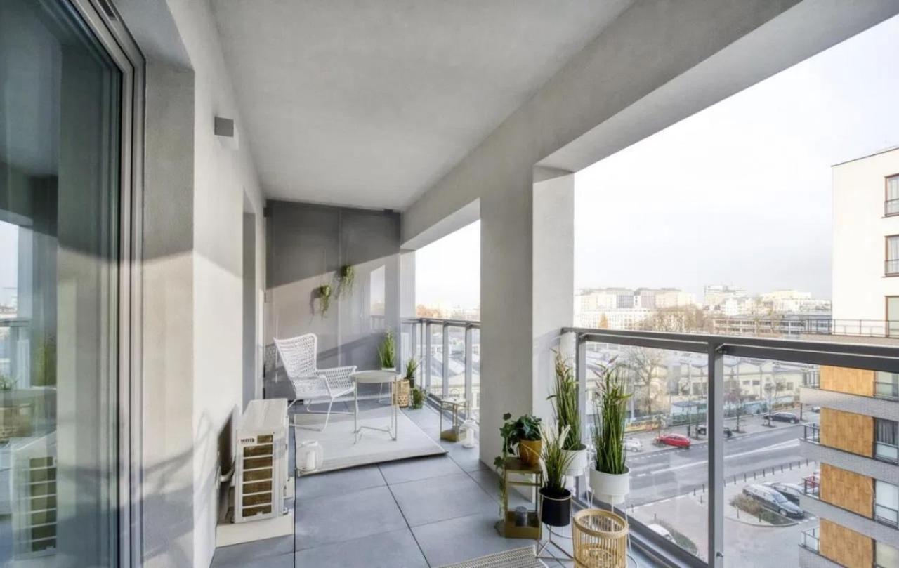 Modern Apartments With Access To The Pool Near Rondo Daszynskiego Station Warsaw Ngoại thất bức ảnh