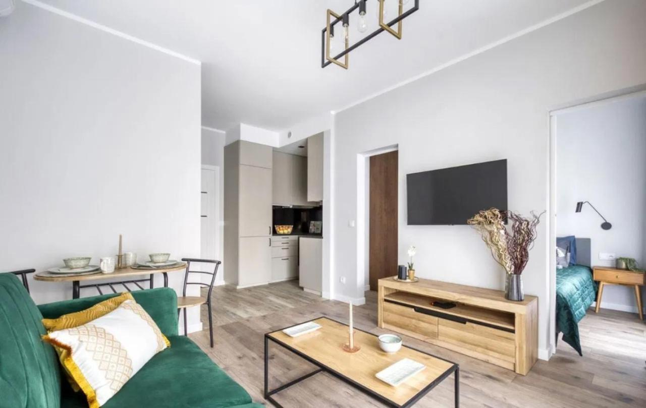 Modern Apartments With Access To The Pool Near Rondo Daszynskiego Station Warsaw Ngoại thất bức ảnh