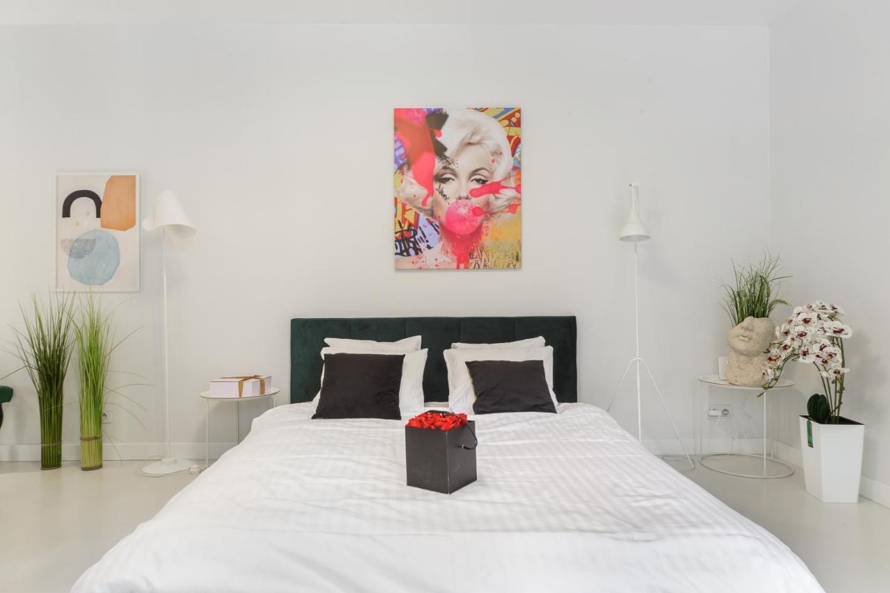 Modern Apartments With Access To The Pool Near Rondo Daszynskiego Station Warsaw Ngoại thất bức ảnh