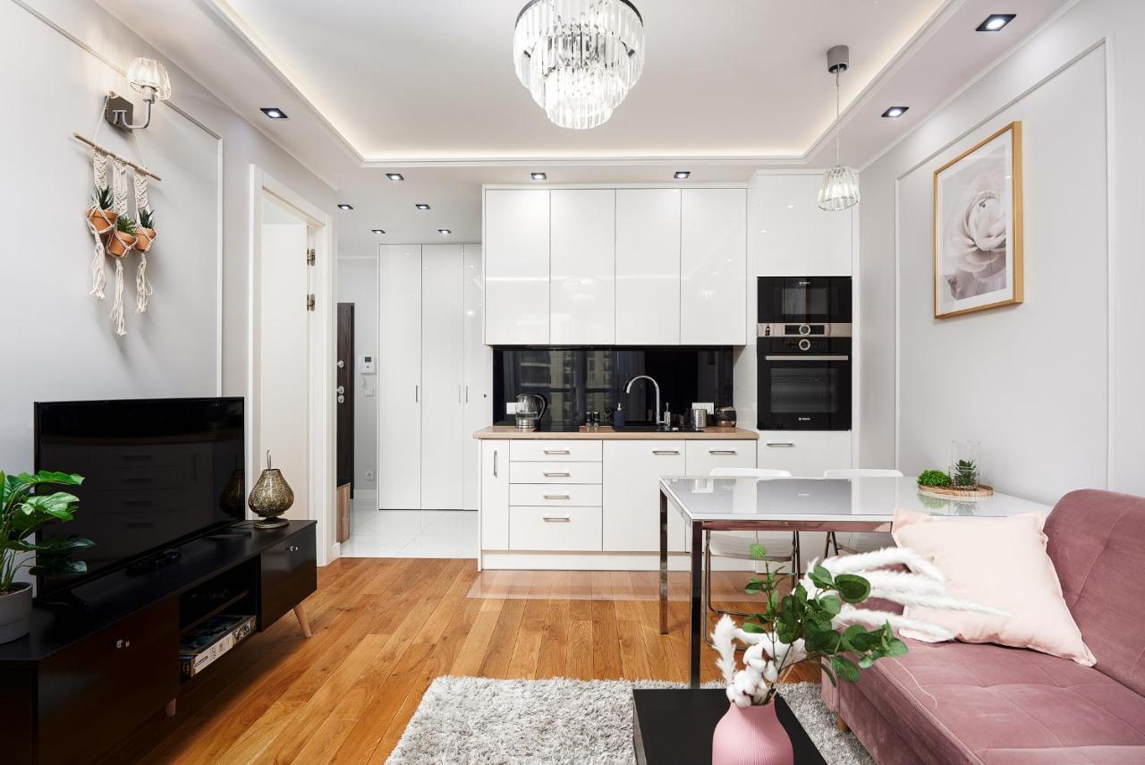 Modern Apartments With Access To The Pool Near Rondo Daszynskiego Station Warsaw Ngoại thất bức ảnh