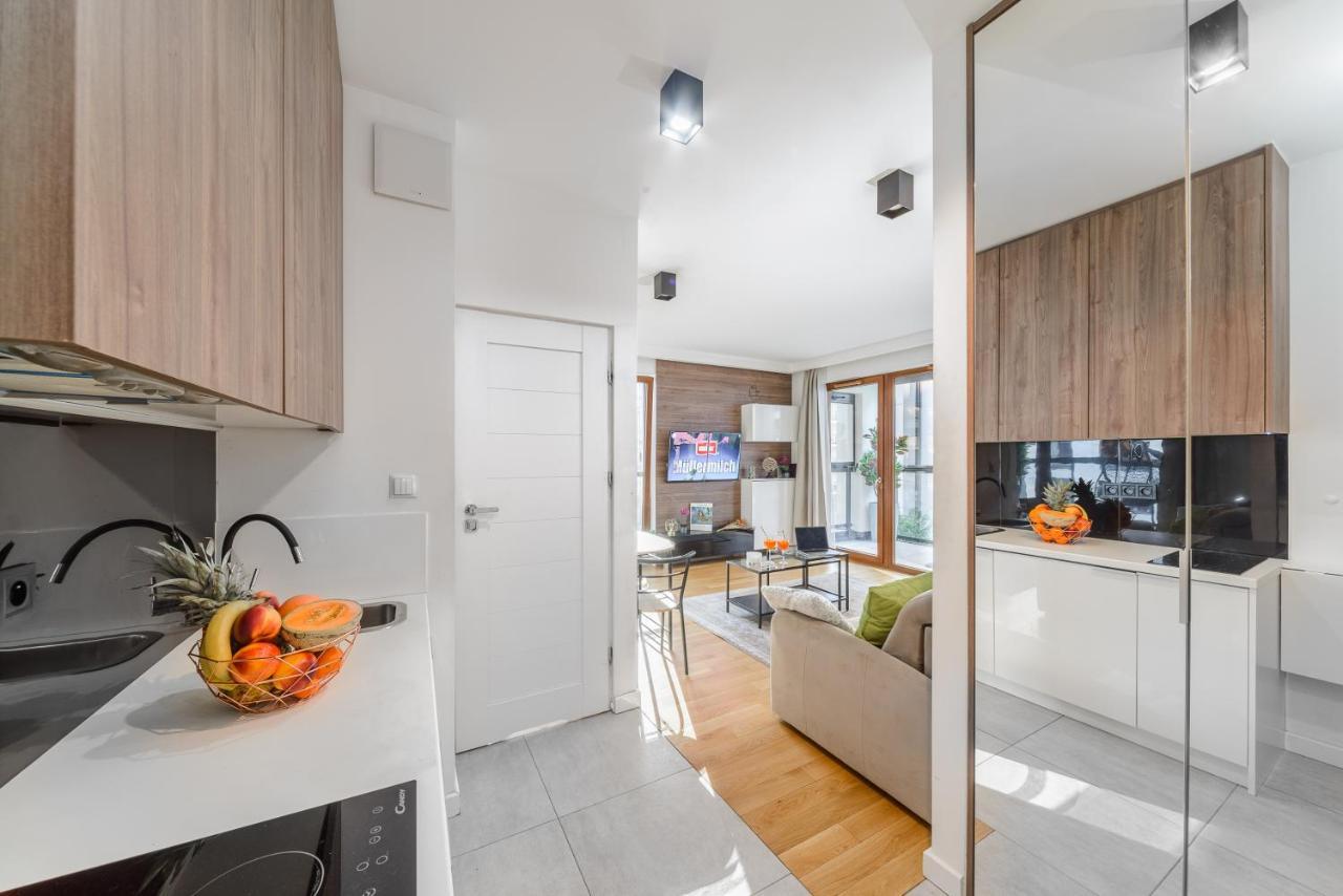Modern Apartments With Access To The Pool Near Rondo Daszynskiego Station Warsaw Ngoại thất bức ảnh