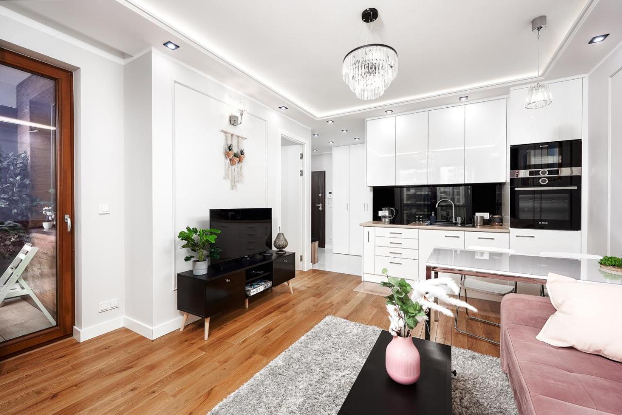 Modern Apartments With Access To The Pool Near Rondo Daszynskiego Station Warsaw Ngoại thất bức ảnh